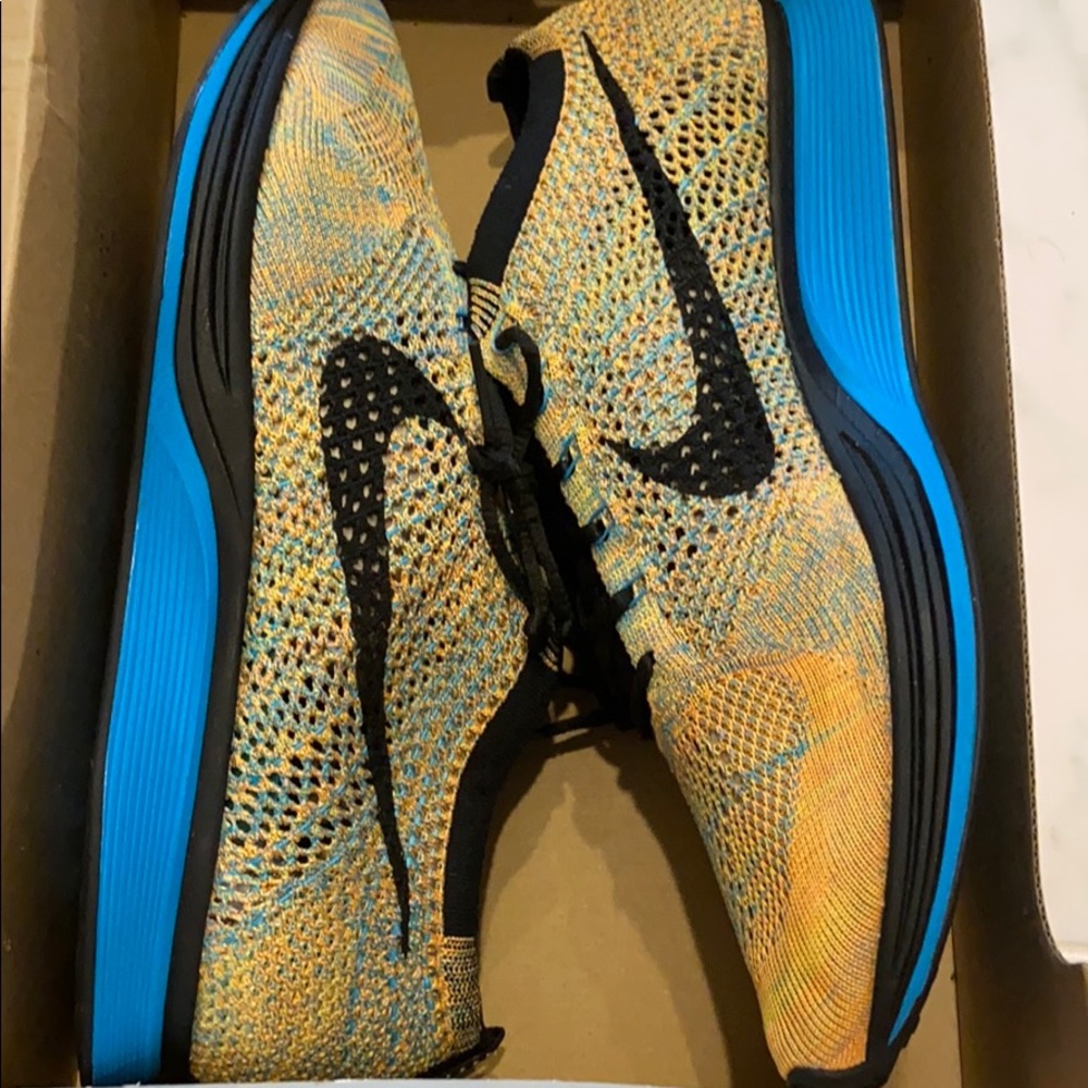 Me s Nike Flyknit Racer Size 12